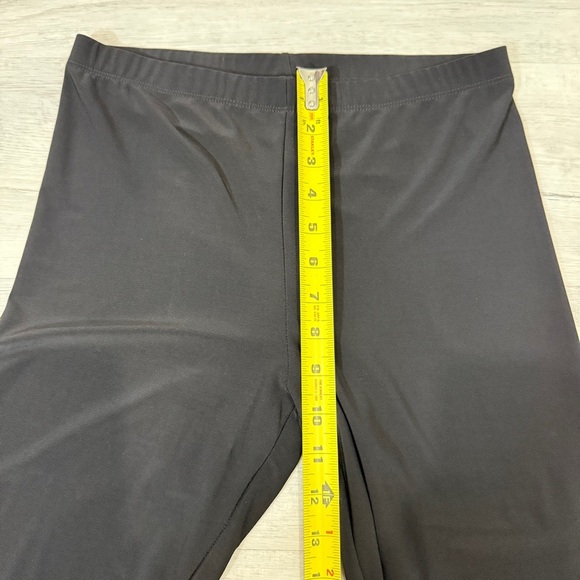 Bali Corp Leggings Size M with Stud Accents - Made in Canada - Picture 10 of 12